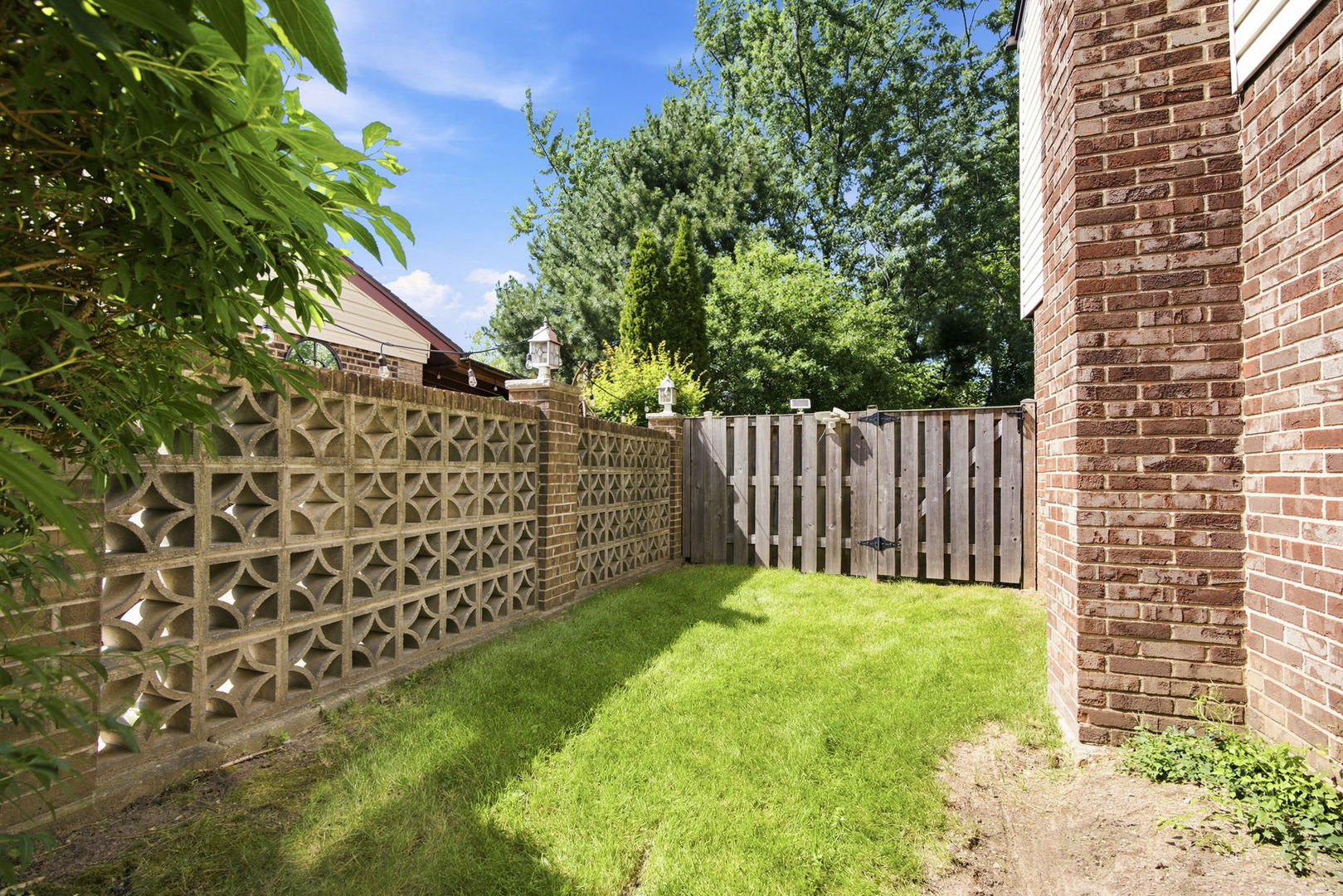 24th image of 802 E Hackberry Dr, Arlington Heights, IL 60004 | MLS# 12685096