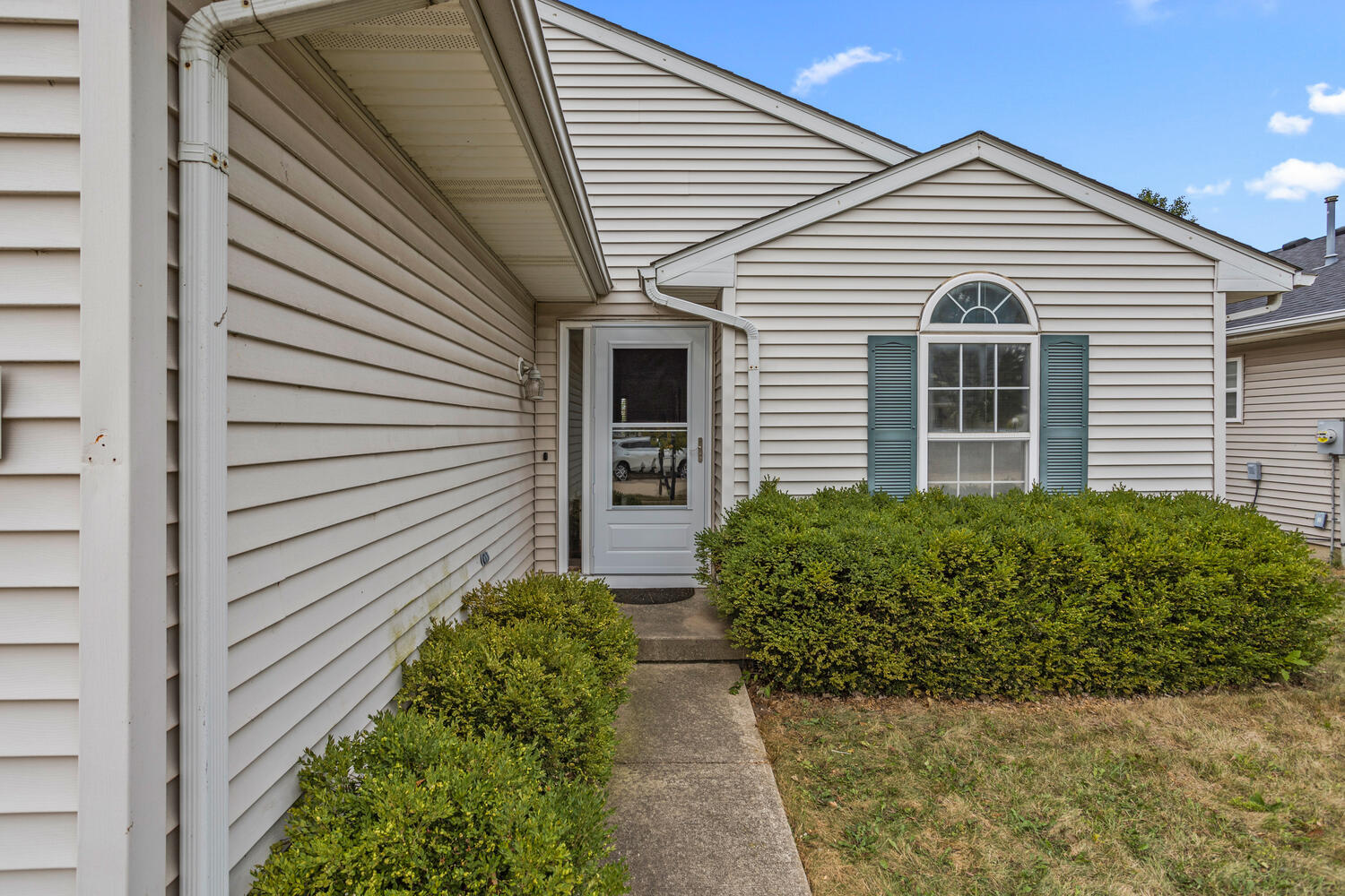 3rd image of 709 Erin Dr, Champaign, IL 61822 | MLS# 12685519