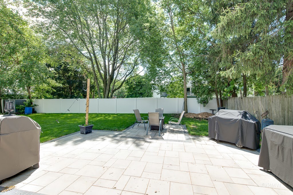 2nd image of 1581 Madison Ave, St. Charles, IL 60174 | MLS# 12685573