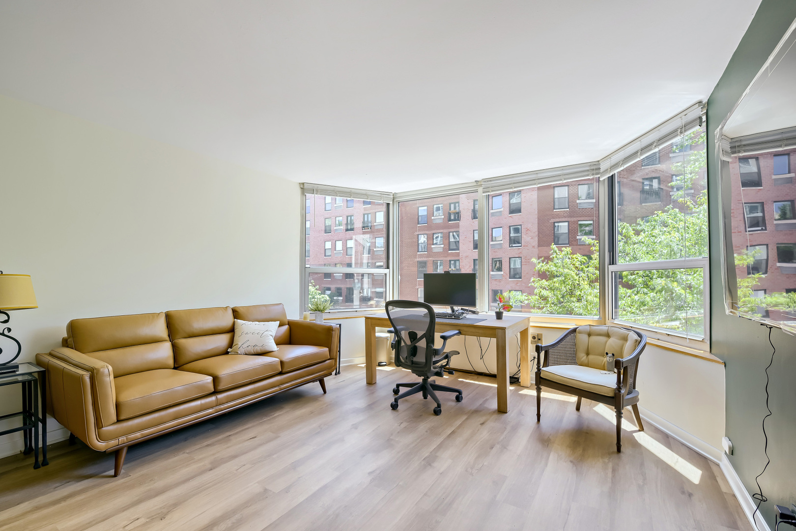 3rd image of 720 W Gordon Ter #3R, Chicago, IL 60613 | MLS# 12686339