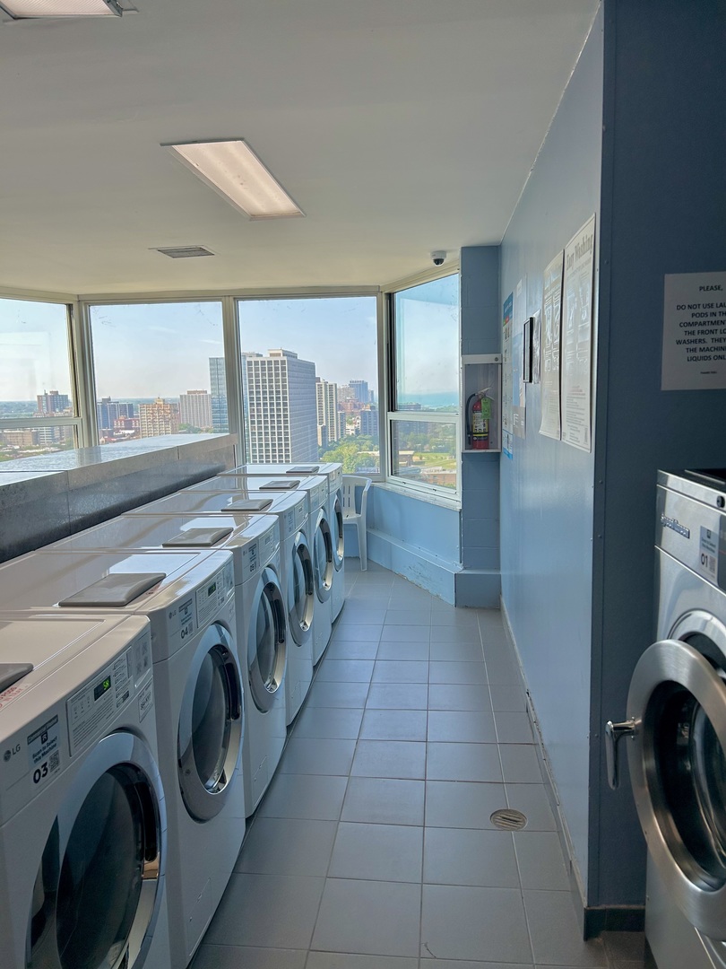 2nd image of 720 W Gordon Ter, Chicago, IL 60613