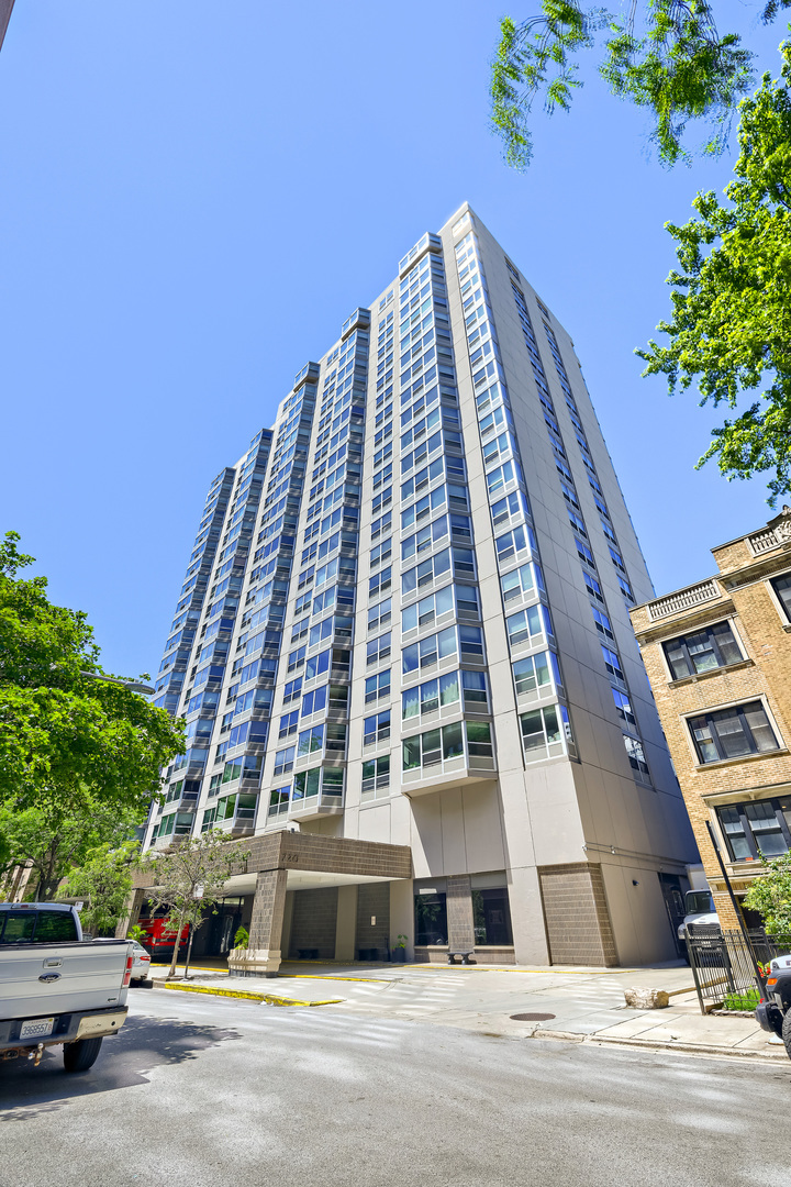 2nd image of 720 W Gordon Ter #3R, Chicago, IL 60613 | MLS# 12686339