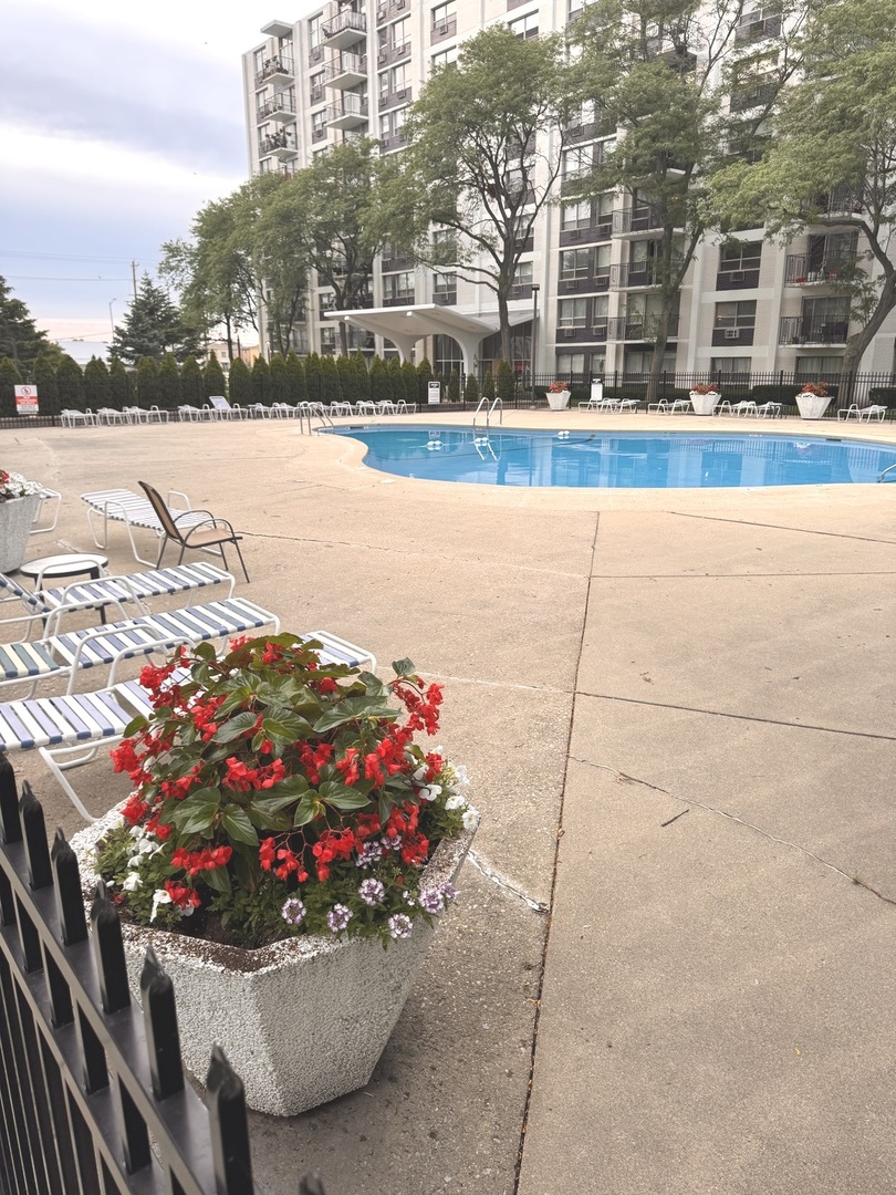 3rd image of 9009 Golf Rd #2G, Des Plaines, IL 60016 | MLS# 12686395