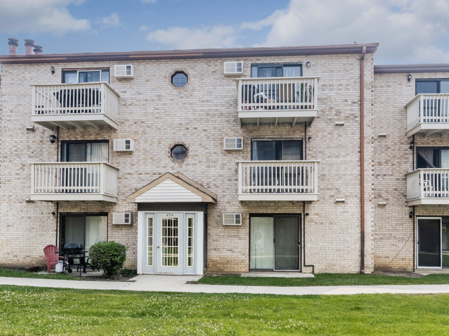 Homes for sale in Palatine, IL | 454 E Spruce Dr #2B, Palatine, IL 60074 | MLS# 12686482