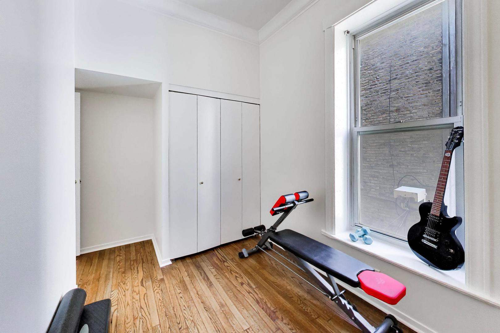 2nd image of 351 W Dickens Ave, Chicago, IL 60614