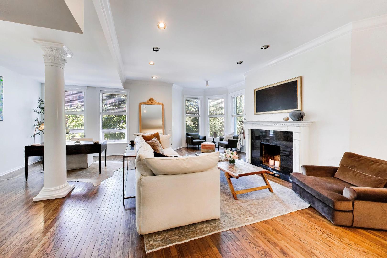 3rd image of 351 W Dickens Ave, Chicago, IL 60614