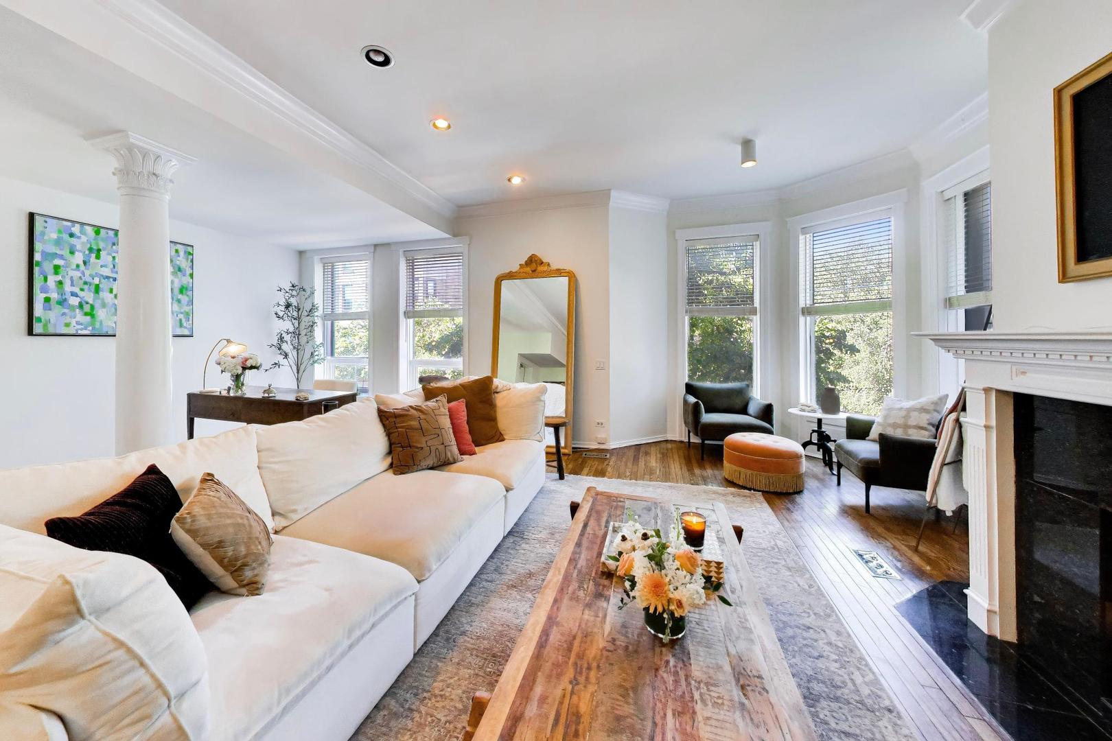 4th image of 351 W Dickens Ave, Chicago, IL 60614