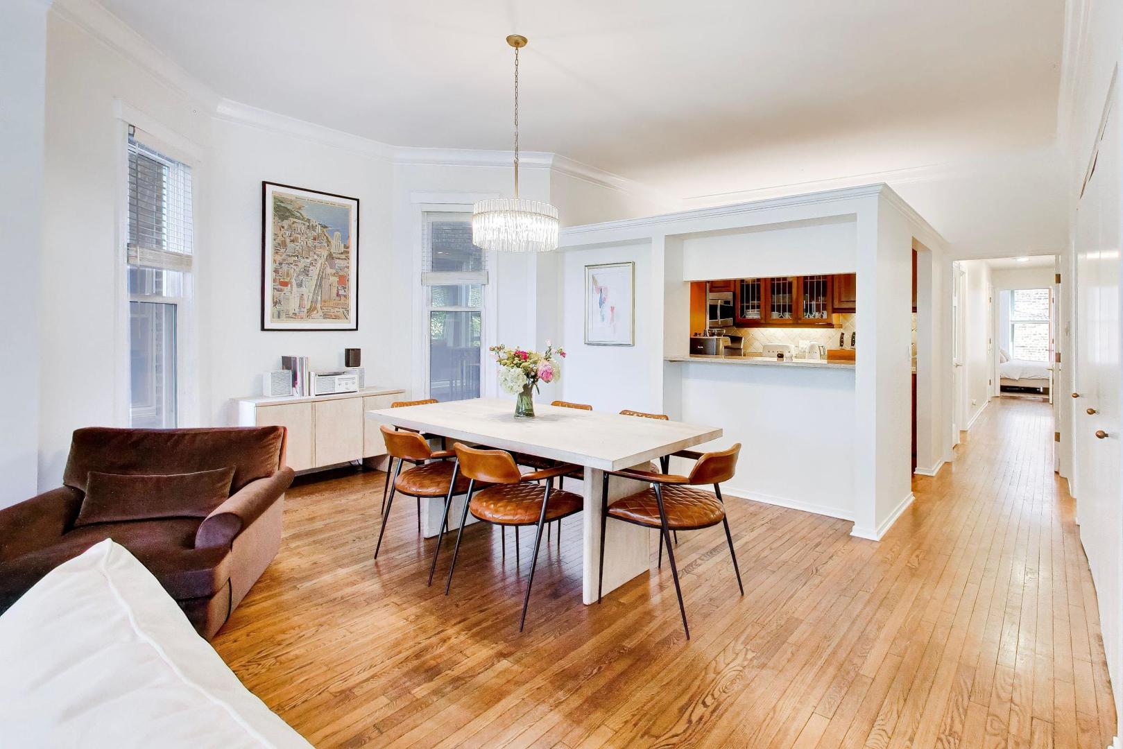 5th image of 351 W Dickens Ave, Chicago, IL 60614