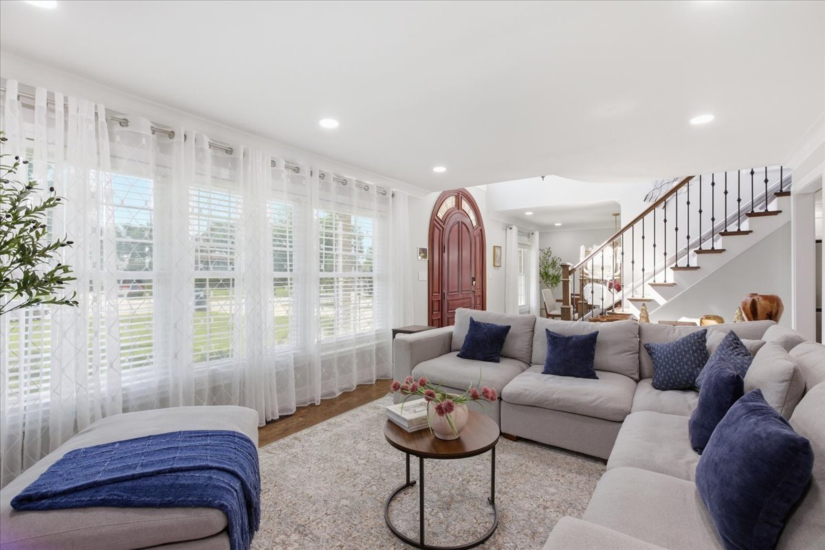 3rd image of 1780 W Jo Ann Ln, Addison, IL 60101 | MLS# 12687285