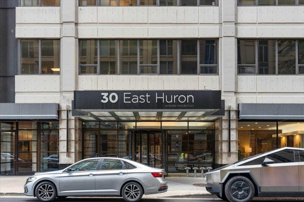 2nd image of 30 E Huron St #4310, Chicago, IL 60611 | MLS# 12687300