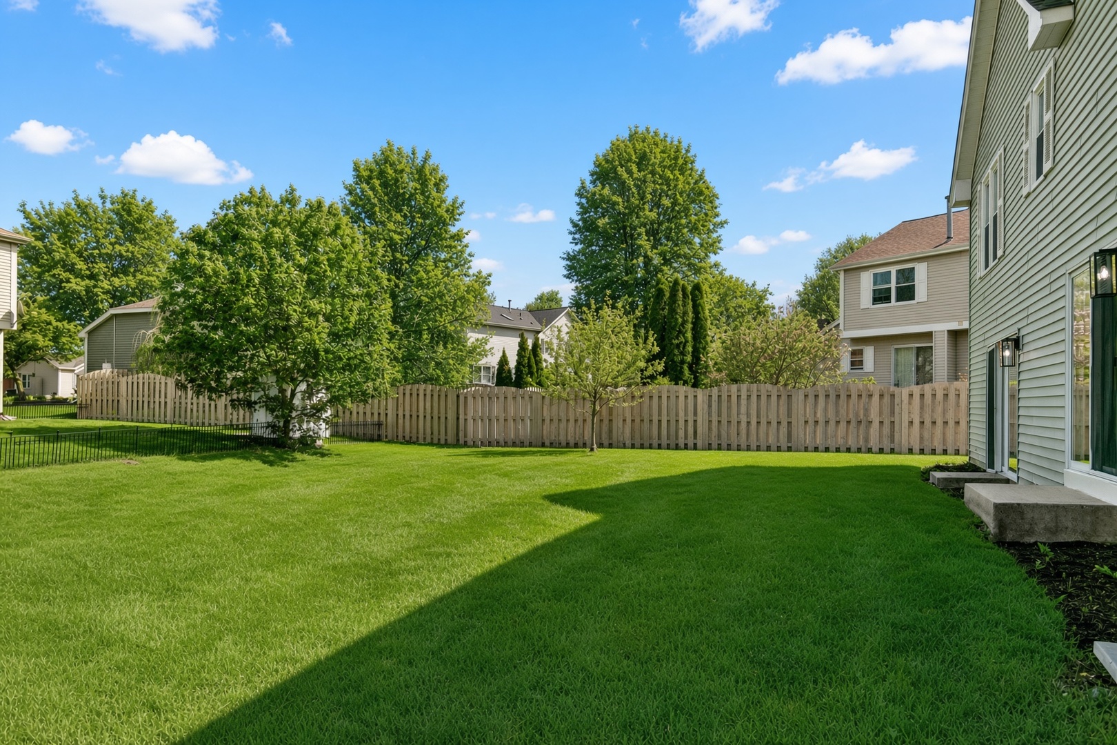2nd image of 731 Roaring Brook Ln, Algonquin, IL 60102 | MLS# 12687622