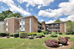 Homes for sale in Elmhurst, IL | 600 S York St #2E, Elmhurst, IL 60126 | MLS# 12687649