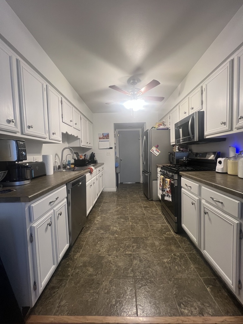 3rd image of 523 Lowell Dr, South Elgin, IL 60177 | MLS# 12687947