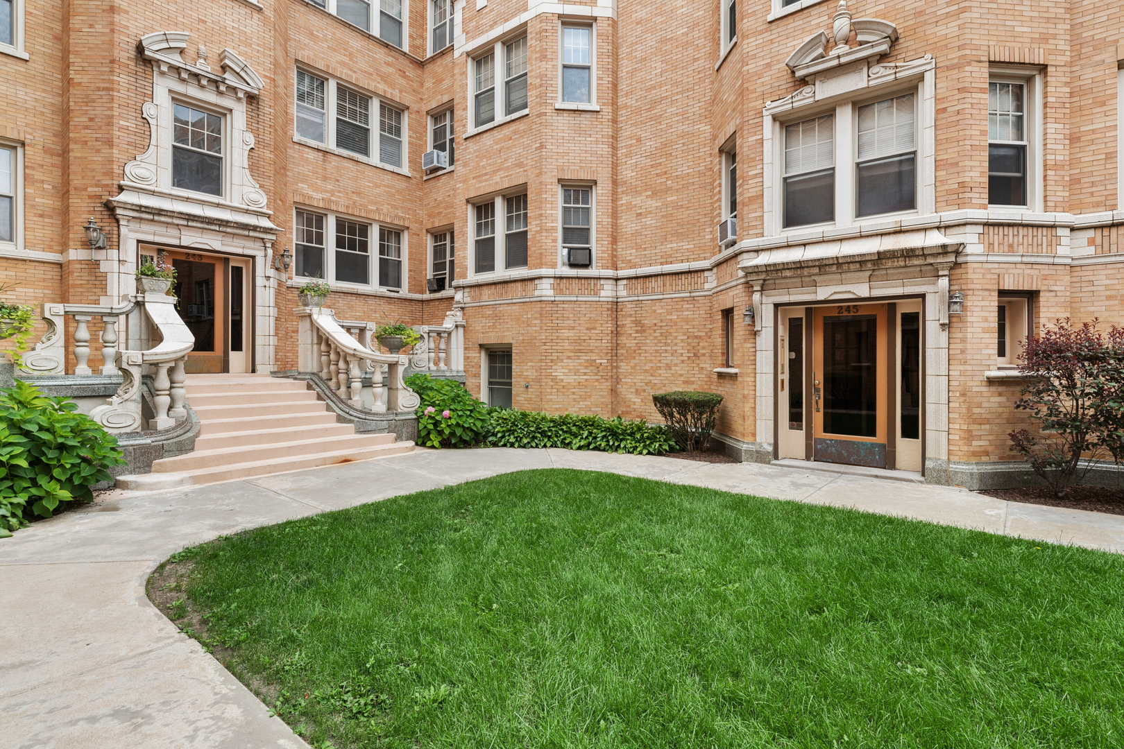 Homes for sale in Oak Park, IL | 245 Washington Blvd #2B, Oak Park, IL 60302 | MLS# 12688767