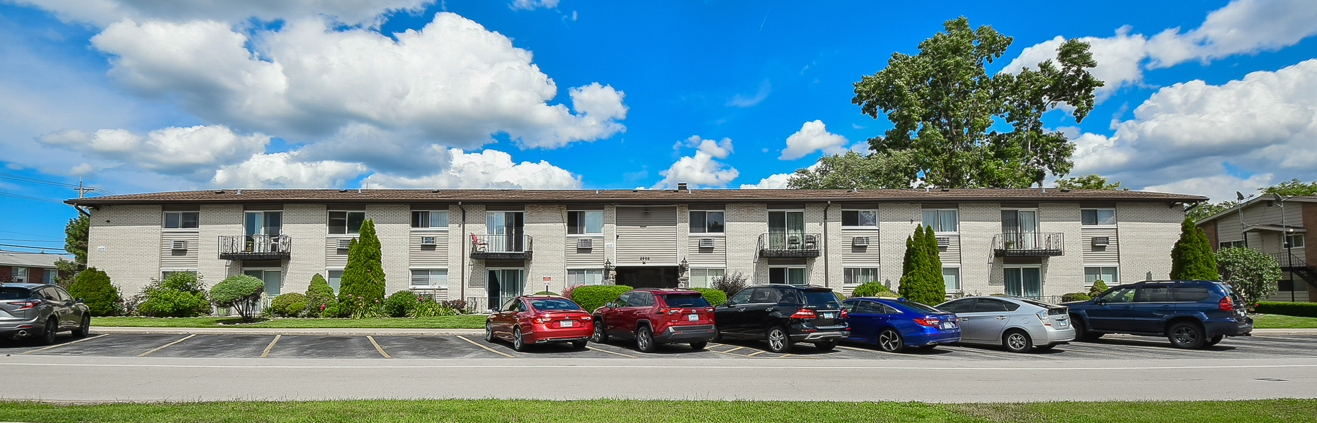 Homes for sale in Des Plaines, IL | 8999 Kennedy Dr, Des Plaines, IL 60016