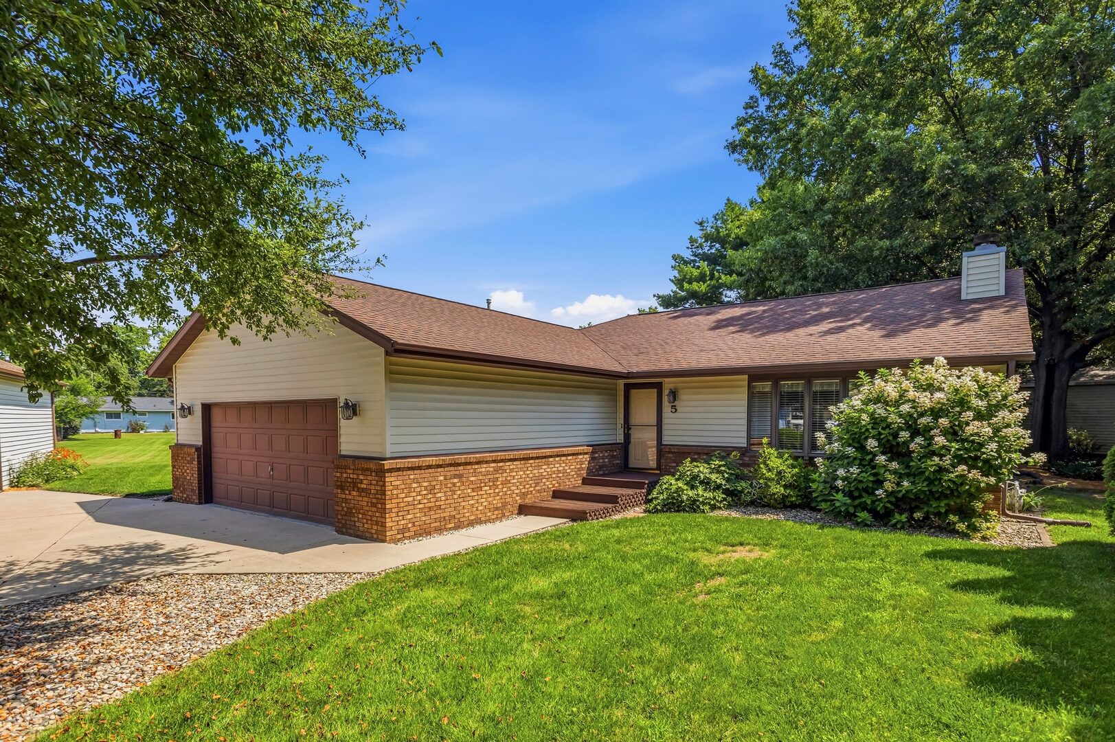 Homes for sale in Sidney, IL | 5 Southview Dr, Sidney, IL 61877 | MLS# 12689158