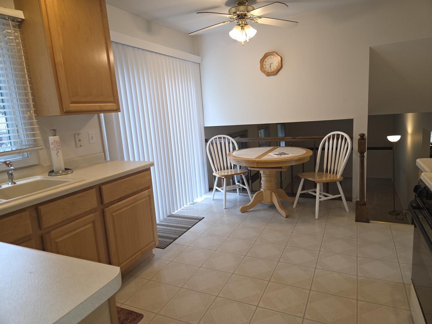 3rd image of 212 N Walnut Ln N, Schaumburg, IL 60194 | MLS# 12689162