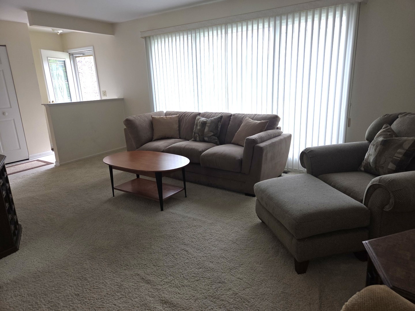 4th image of 212 N Walnut Ln N, Schaumburg, IL 60194 | MLS# 12689162