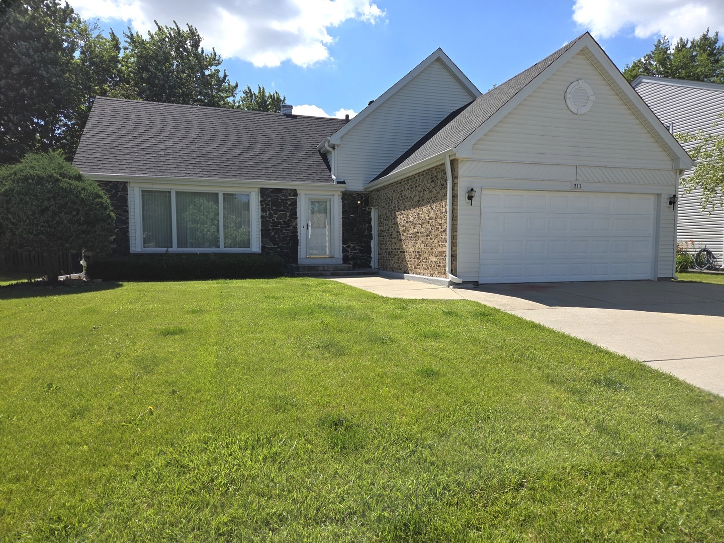 1st image of 212 N Walnut Ln N, Schaumburg, IL 60194 | MLS# 12689162