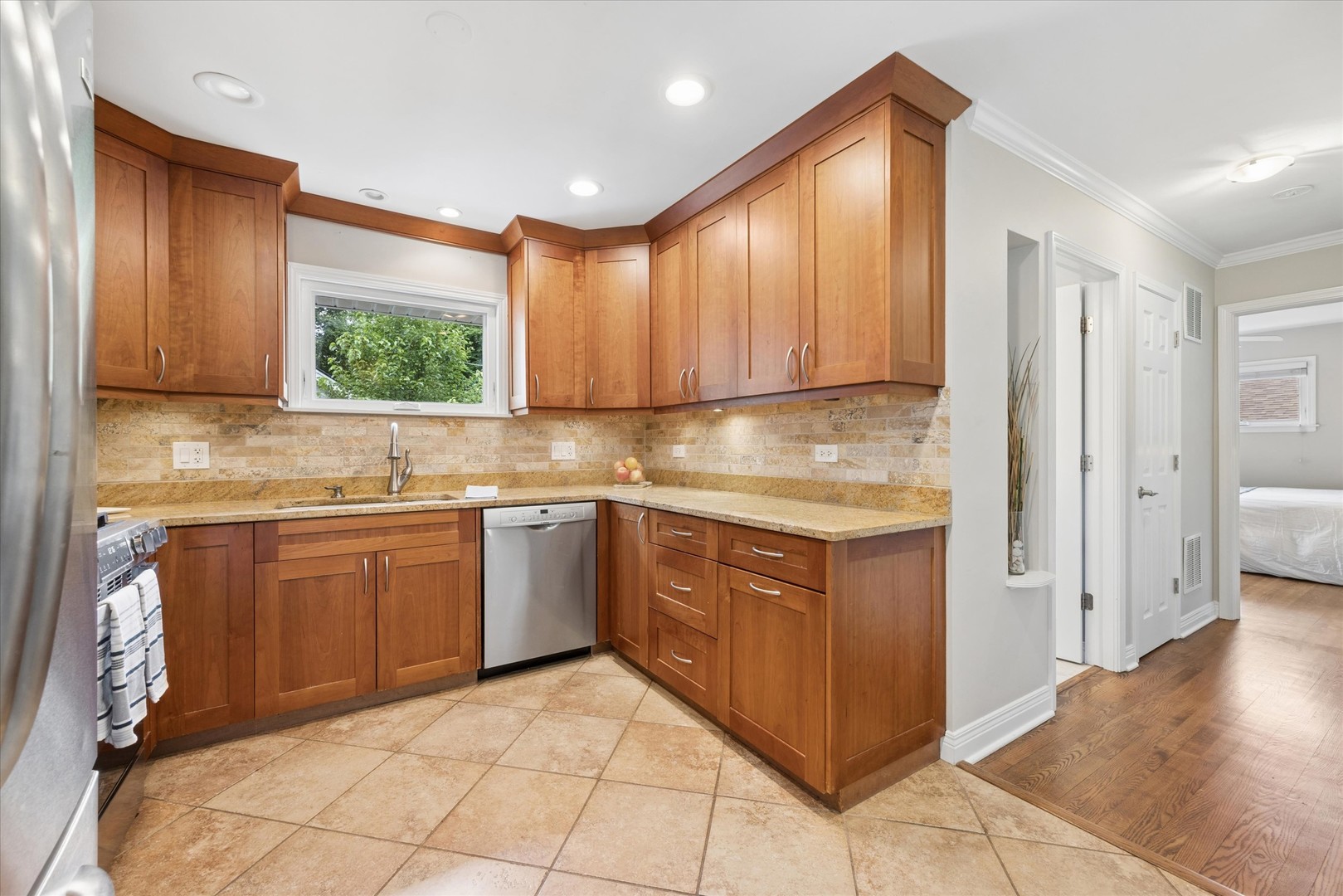 4th image of 212 N Jackson Rd, Clarendon Hills, IL 60514 | MLS# 12689304