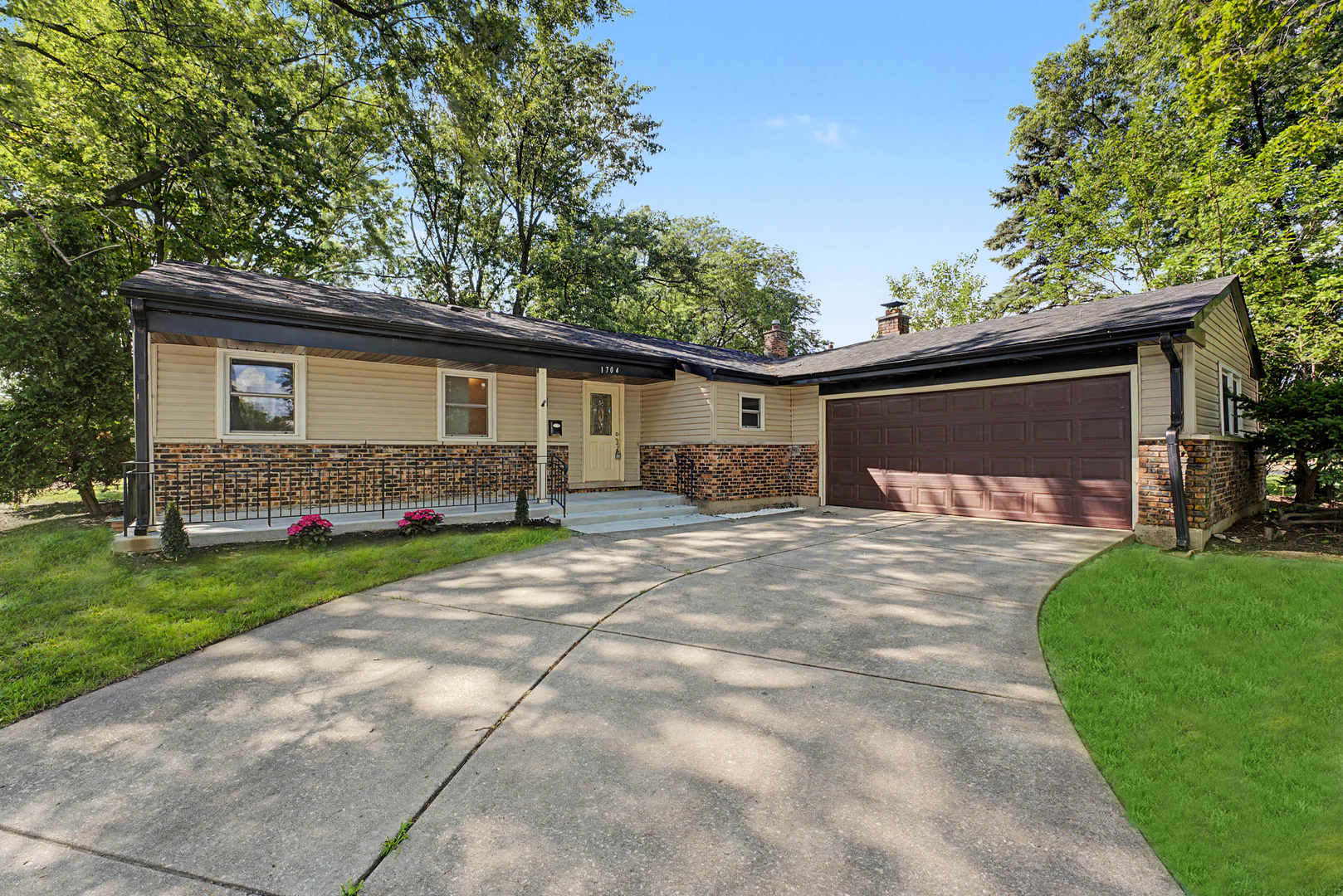 1st image of 1704 S Highland Ave, Arlington Heights, IL 60005 | MLS# 12689341