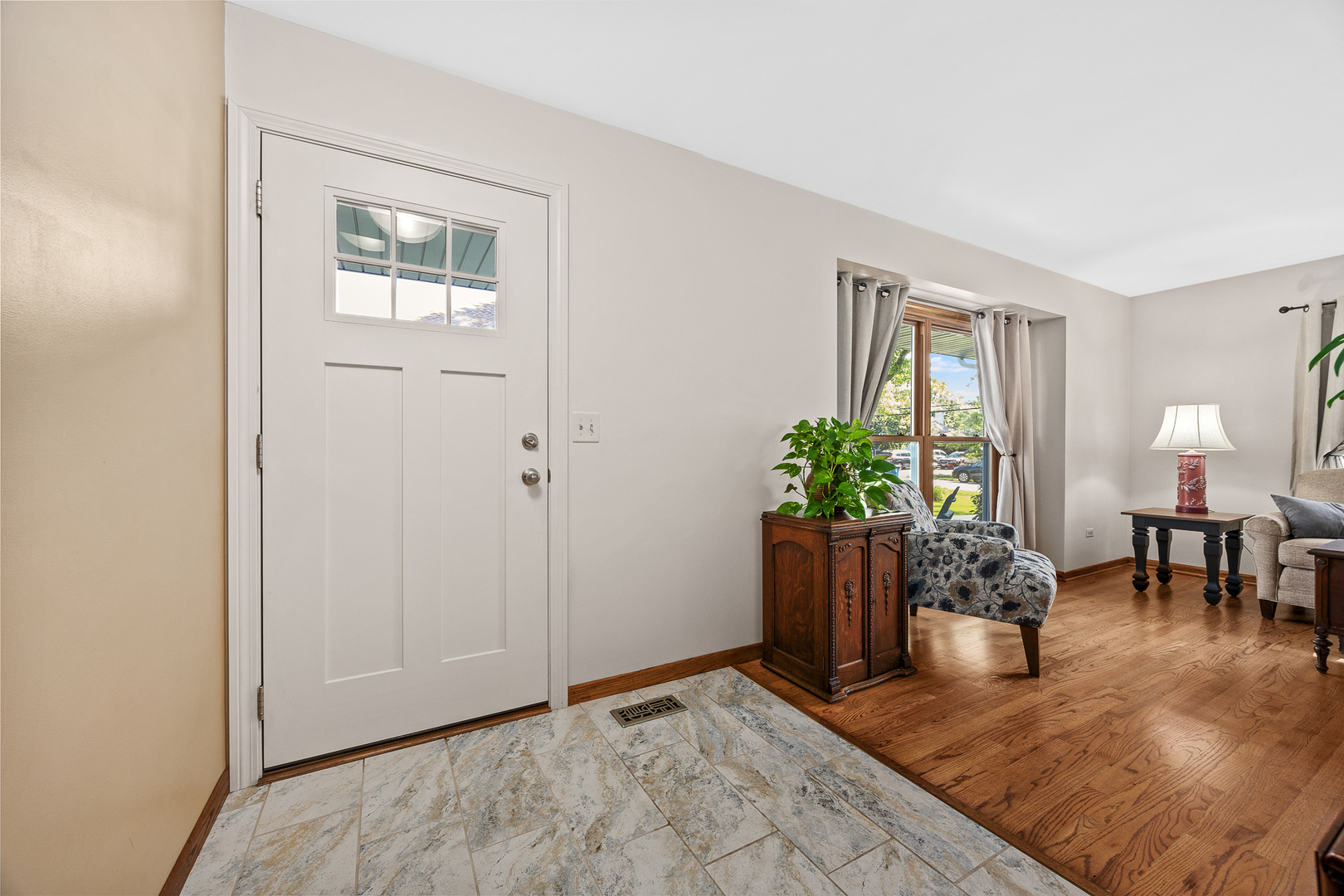 3rd image of 4600 Roslyn Rd, Downers Grove, IL 60515 | MLS# 12689925