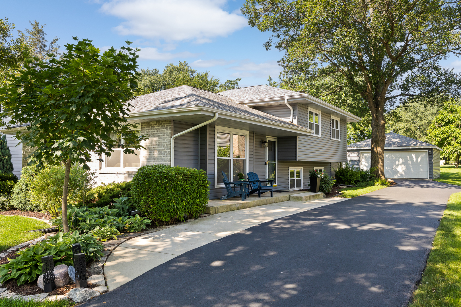 Homes for sale in Downers Grove, IL | 4600 Roslyn Rd, Downers Grove, IL 60515 | MLS# 12689925