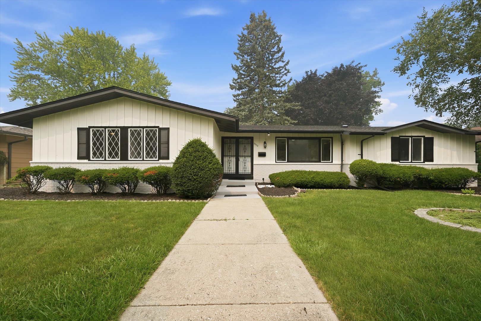 Homes for sale in Zion, IL | 2508 Gabriel Ave, Zion, IL 60099 | MLS# 12690100