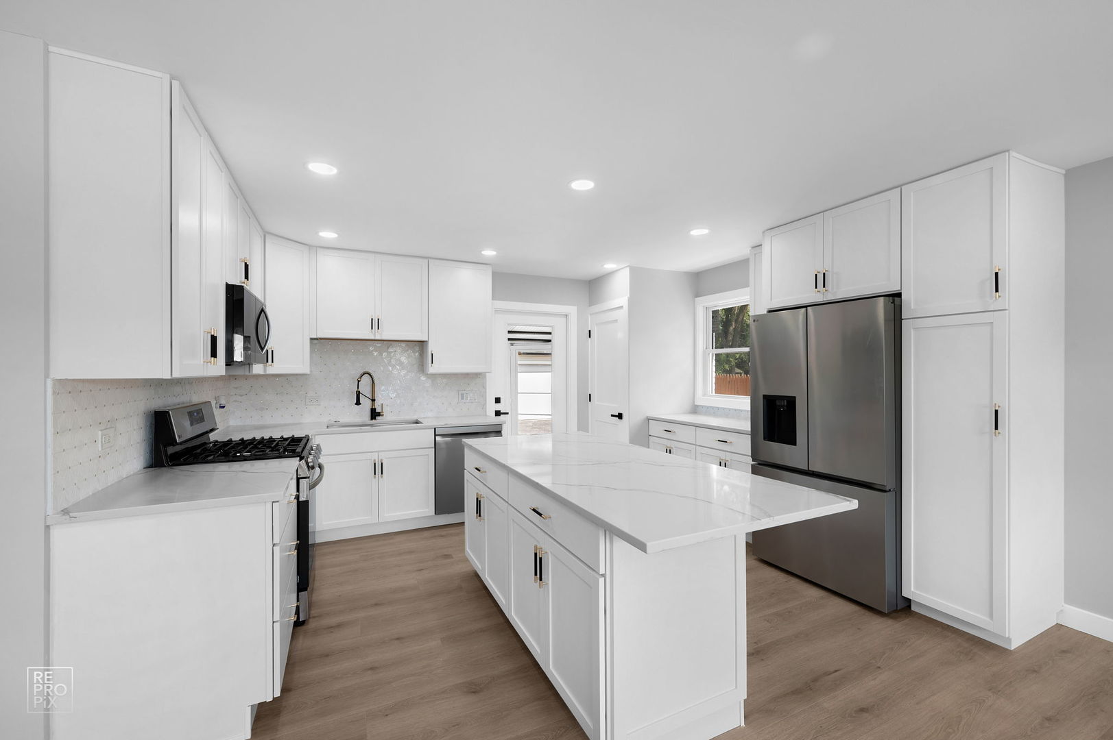 5th image of 6413 Dunham Rd, Downers Grove, IL 60516 | MLS# 12690351