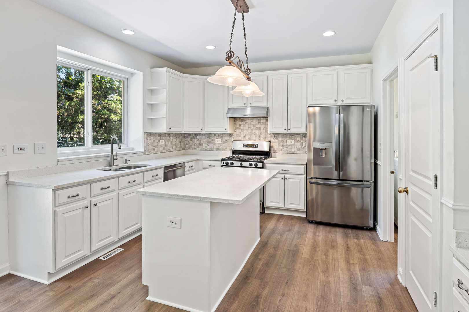 5th image of 9 Sagebrush Ct, Streamwood, IL 60107 | MLS# 12690449