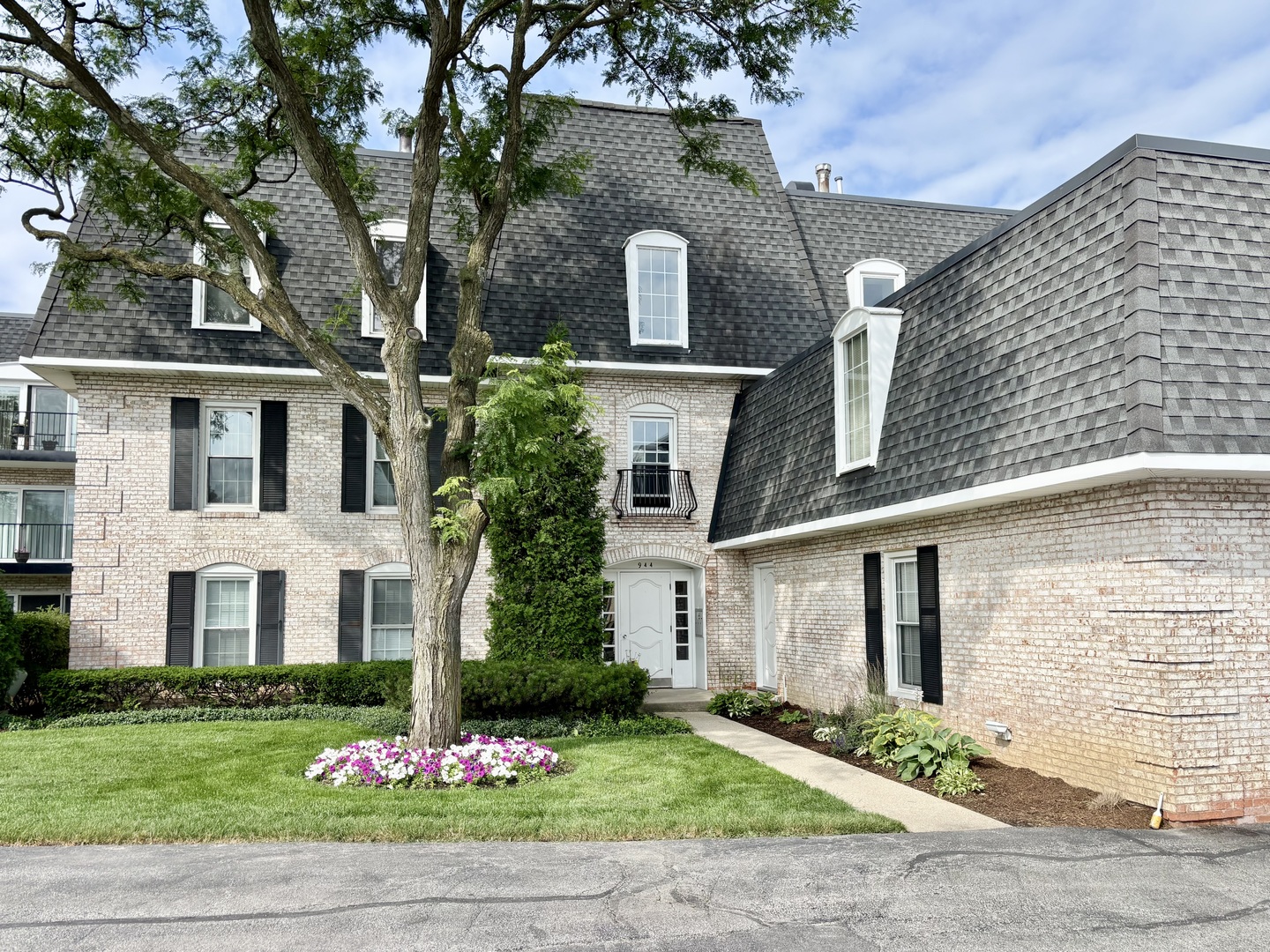 Homes for sale in Park Ridge, IL | 944 N Northwest Hwy #307, Park Ridge, IL 60068 | MLS# 12690544