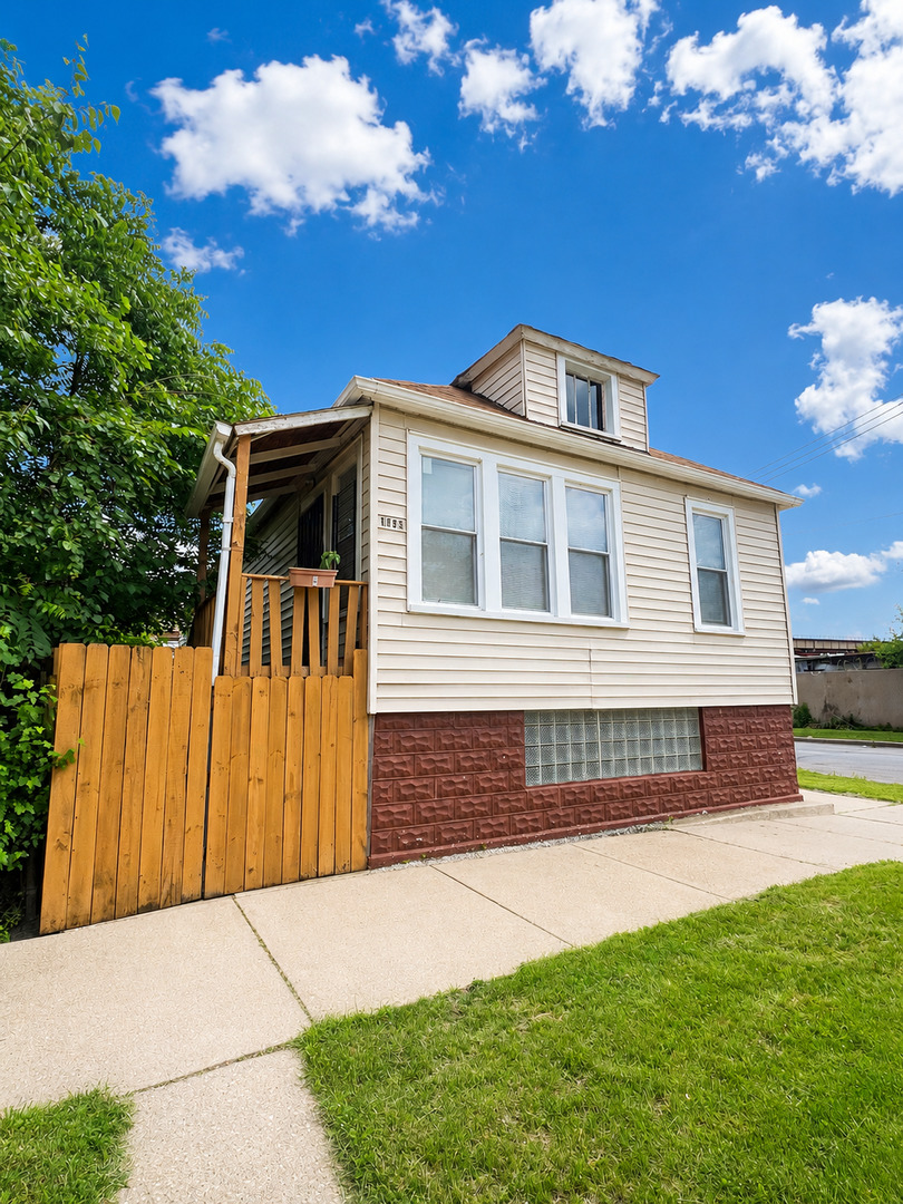 Homes for sale in Chicago, IL | 4459 W Carroll Ave, Chicago, IL 60624 | MLS# 12690549