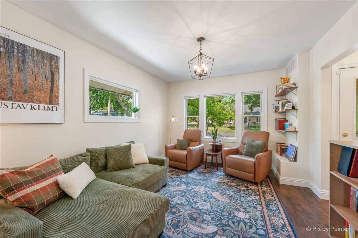 4th image of 701 Monroe Ave, St. Charles, IL 60174 | MLS# 12690602
