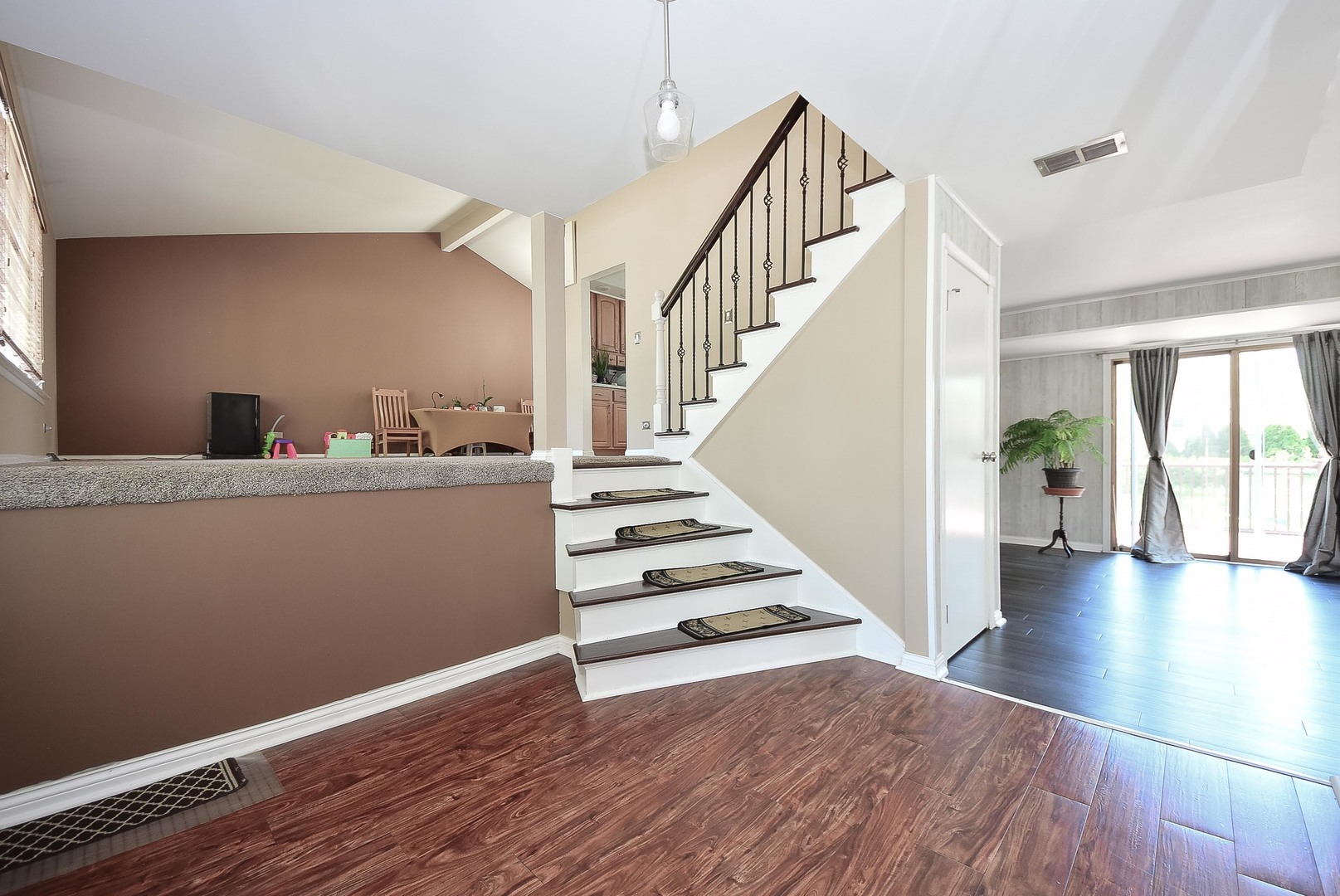 3rd image of 1413 N Burning Bush Ln, Mount Prospect, IL 60056 | MLS# 12690651