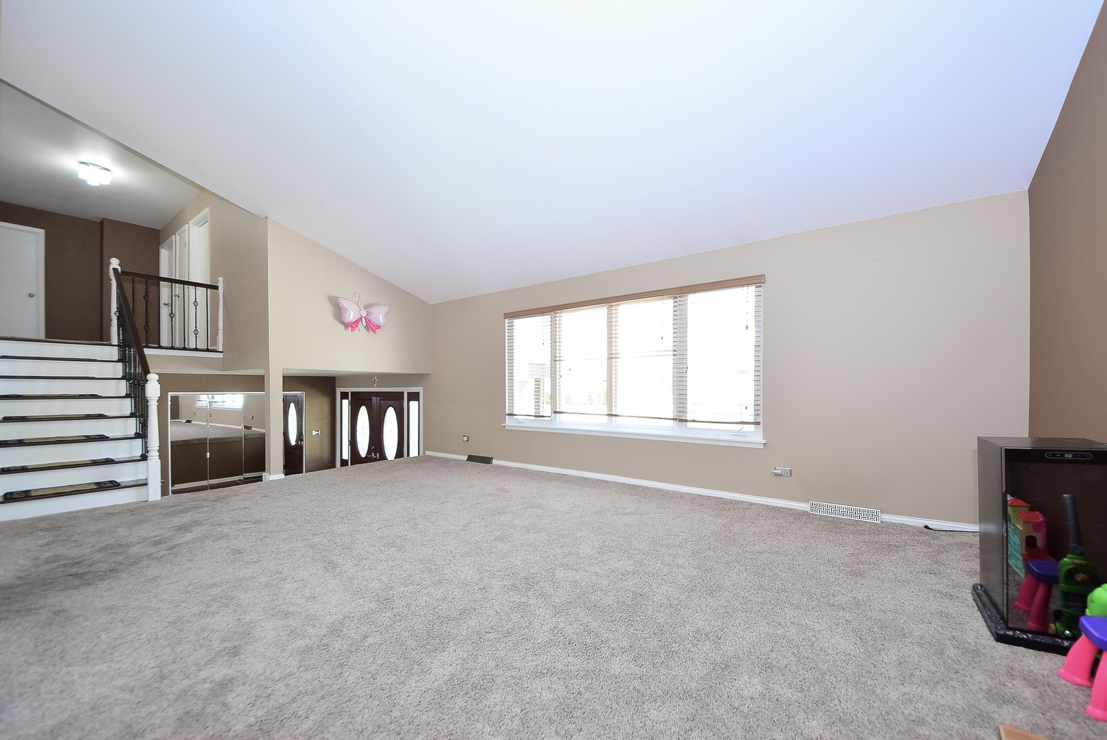 5th image of 1413 N Burning Bush Ln, Mount Prospect, IL 60056 | MLS# 12690651