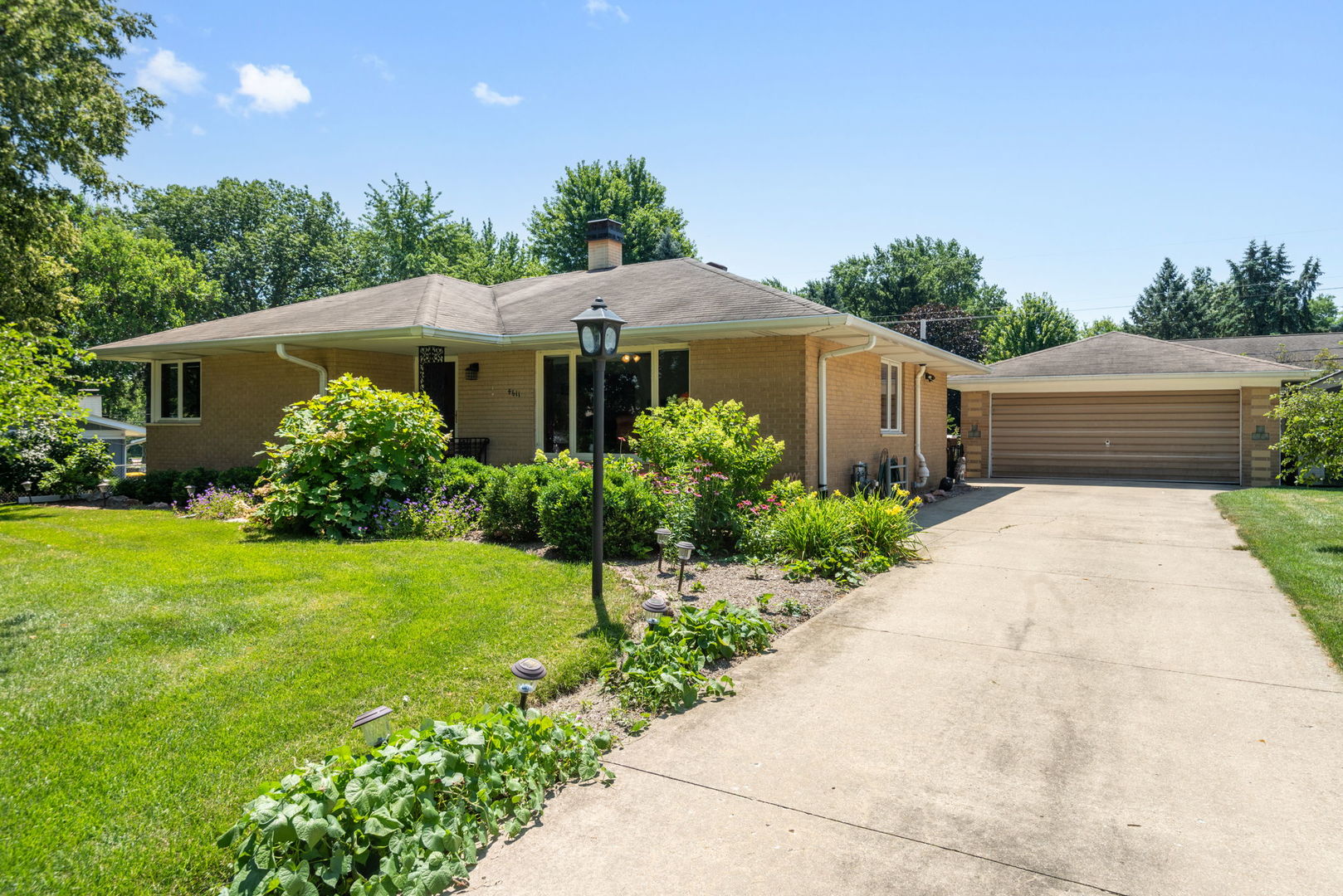 Homes for sale in Crystal Lake, IL | 4611 Orchard Ln, Crystal Lake, IL 60014 | MLS# 12690661
