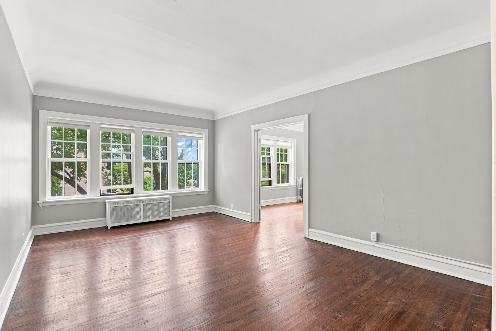 2nd image of 446 Elmwood Ave, Evanston, IL 60202