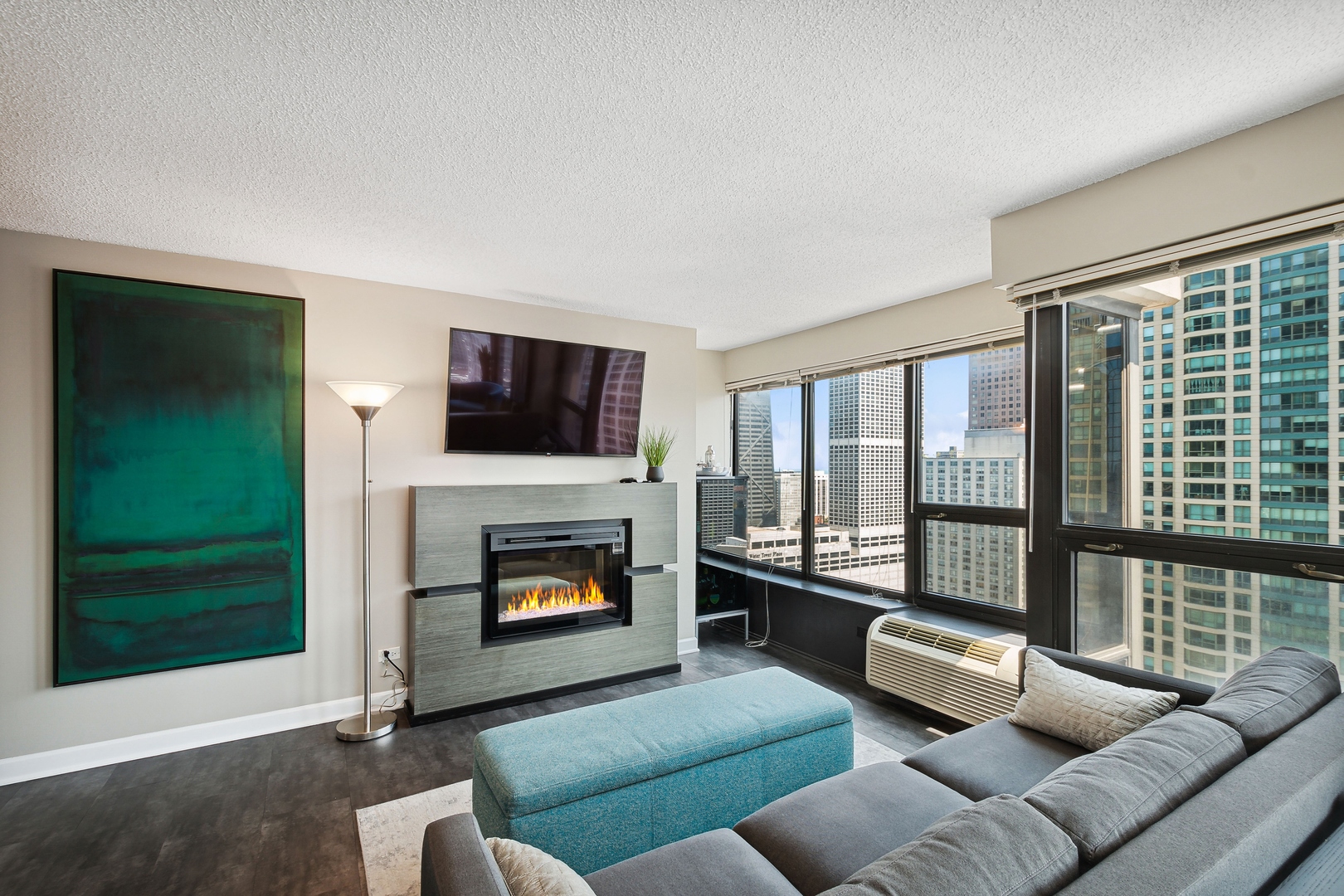 5th image of 30 E Huron St, Chicago, IL 60611