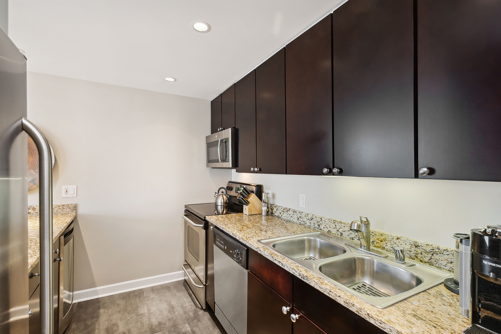4th image of 30 E Huron St, Chicago, IL 60611