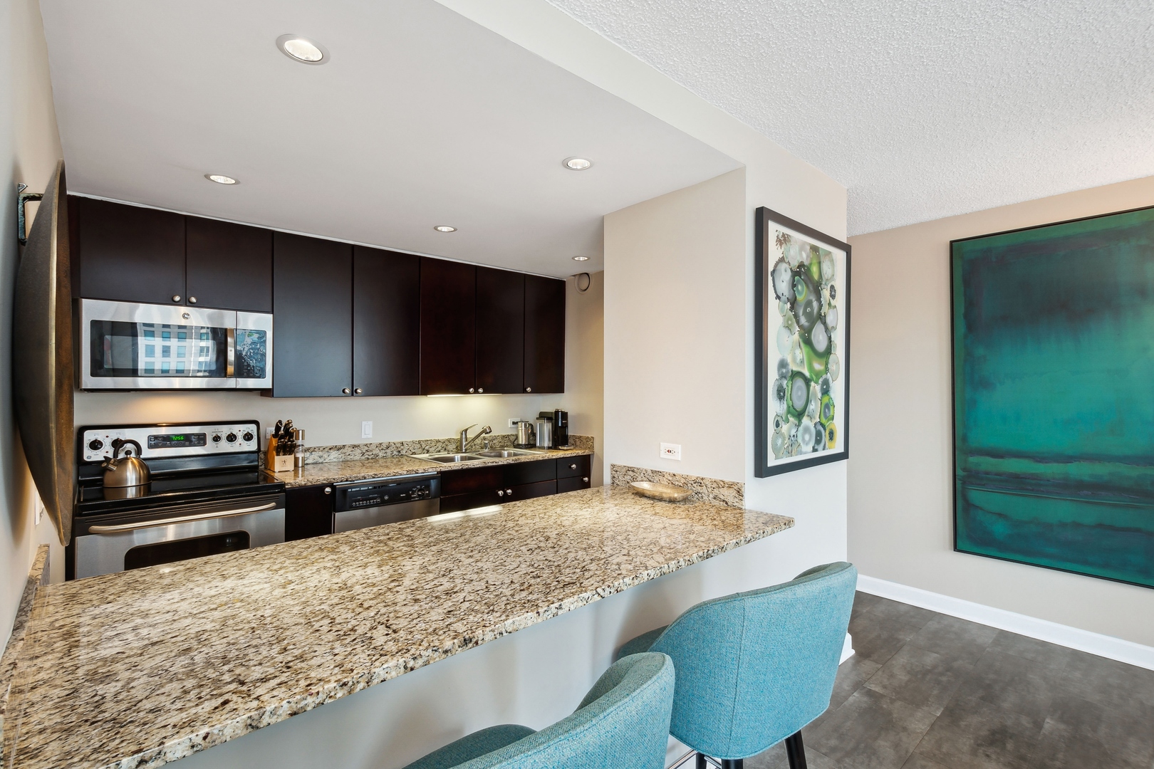 3rd image of 30 E Huron St, Chicago, IL 60611