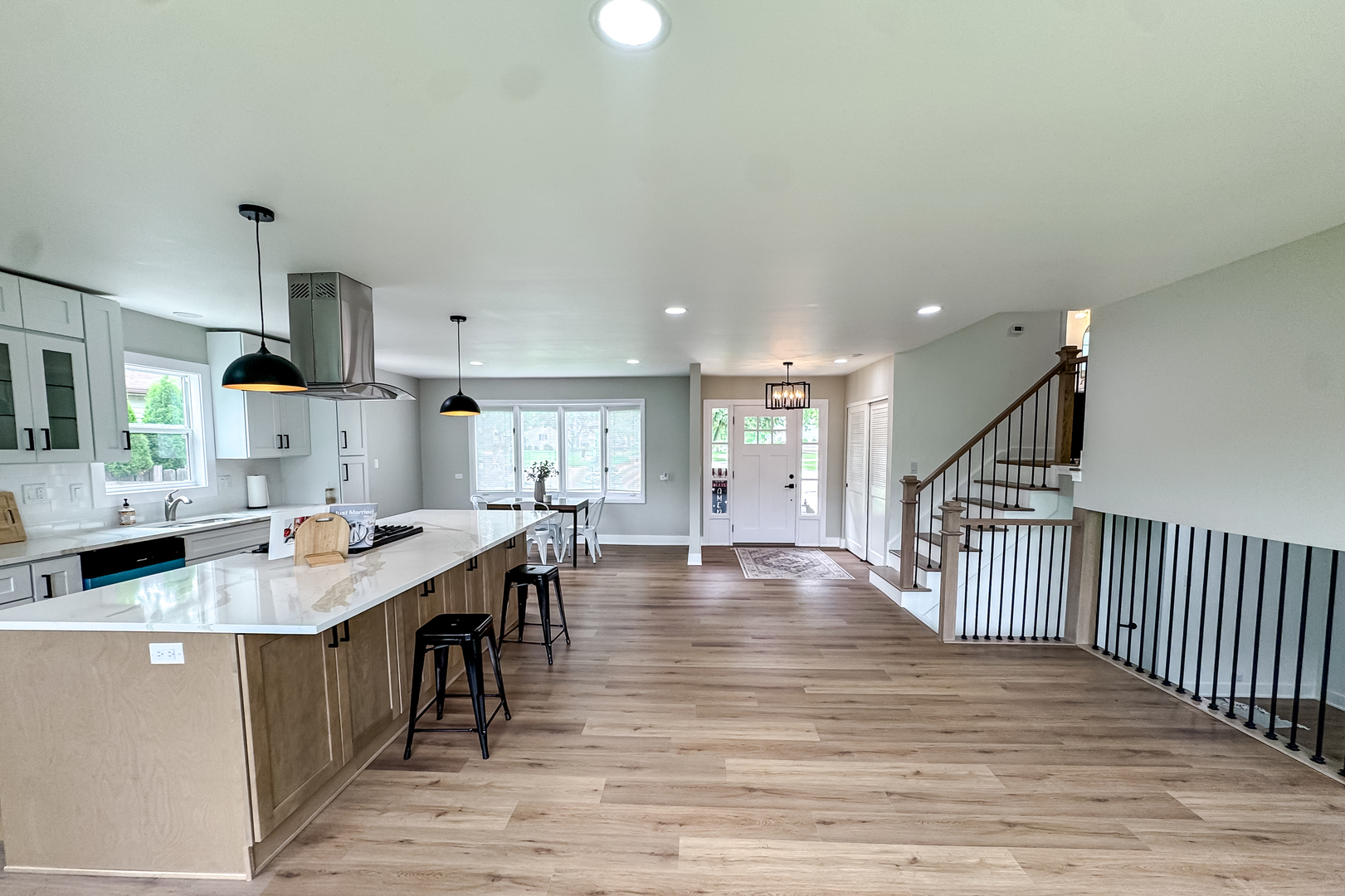 3rd image of 2018 E Ivy Ln, Mount Prospect, IL 60056 | MLS# 12690877