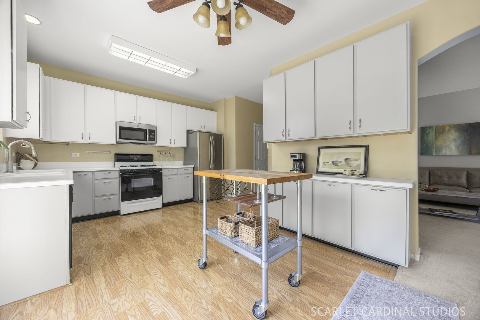 Homes for sale in Oswego, IL | 302 Cascade Ln, Oswego, IL 60543 | MLS# 12691267