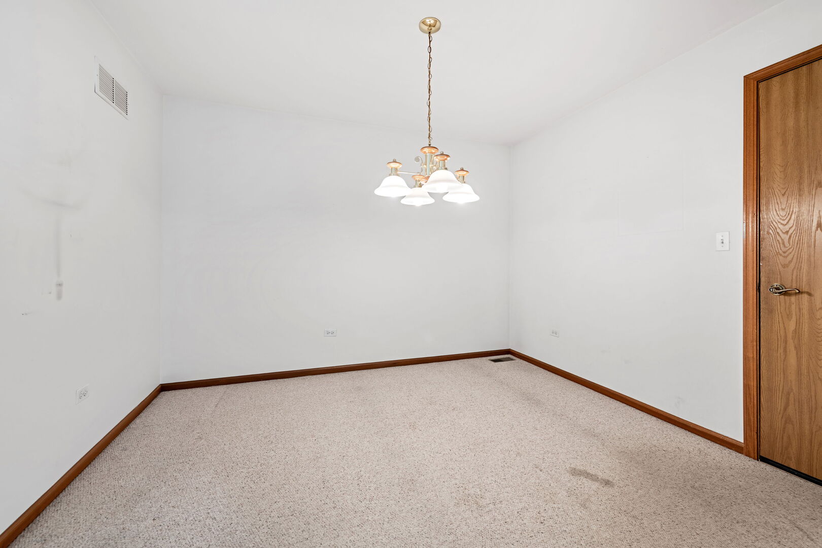 5th image of 711 Harmony Ct, North Aurora, IL 60542 | MLS# 12691357