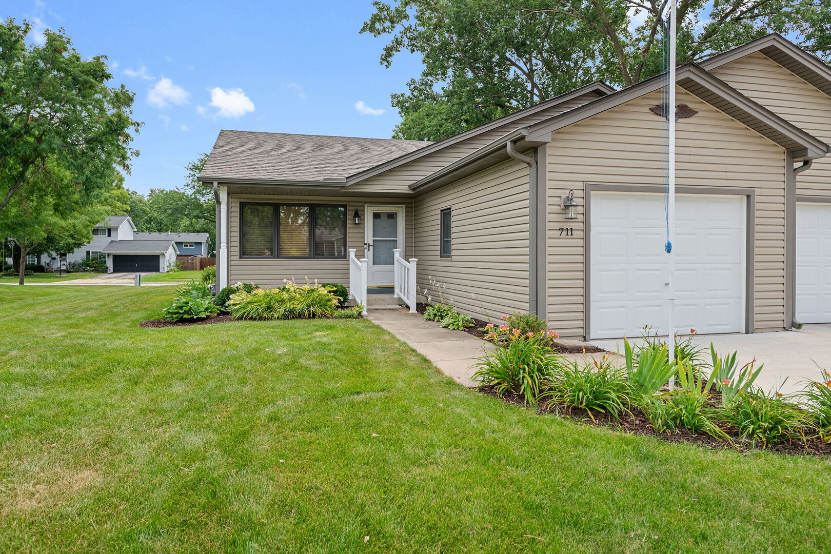 3rd image of 711 Harmony Ct, North Aurora, IL 60542 | MLS# 12691357