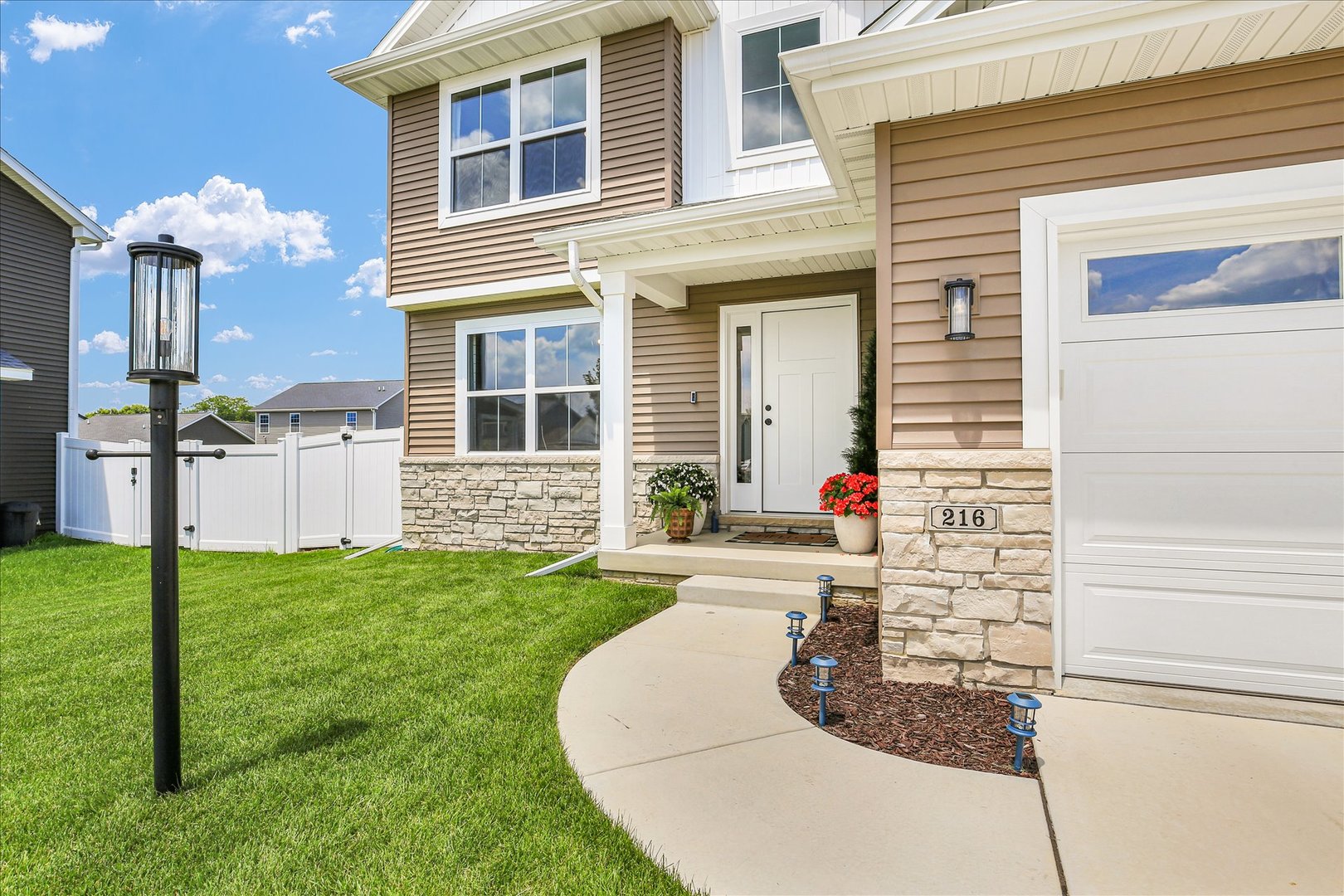 Homes for sale in Mahomet, IL | 216 Red Bud Dr, Mahomet, IL 61853 | MLS# 12692063