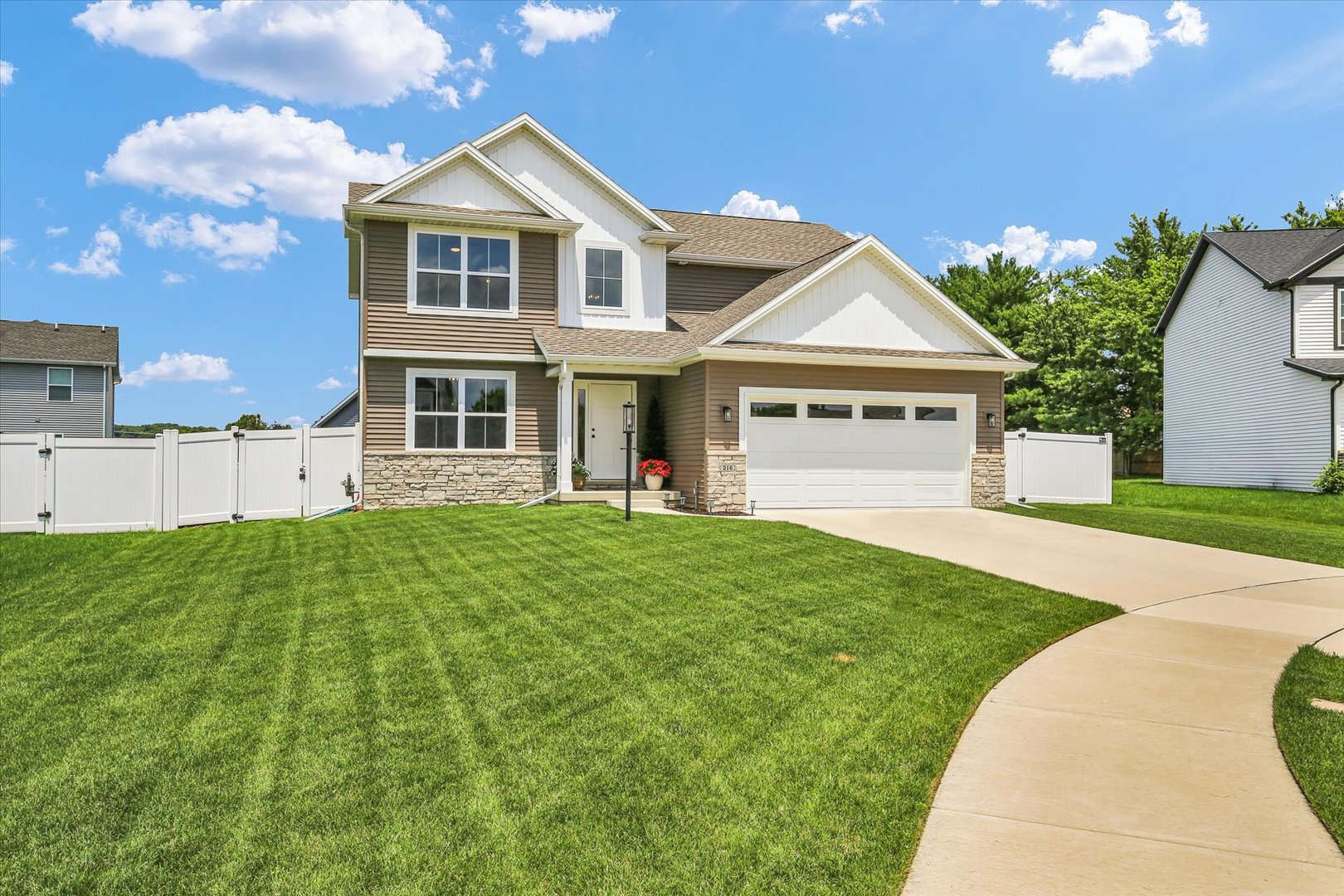 Homes for sale in Mahomet, IL | 216 Red Bud Dr, Mahomet, IL 61853 | MLS# 12692063