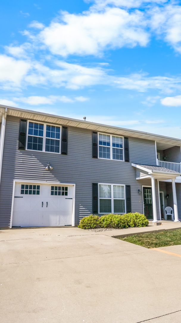 Homes for sale in Savoy, IL | 102 Essex Unit #9th Ln, Savoy, IL 61874