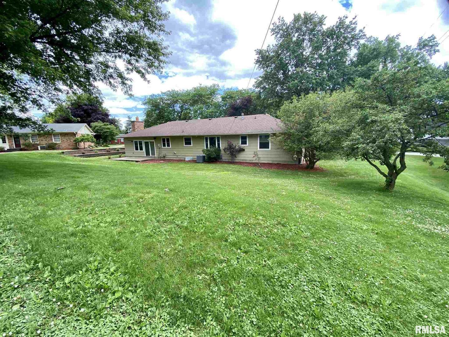 Homes for sale in Aledo, IL | 314 Oakview Dr, Aledo, IL 61231 | MLS# 12692185