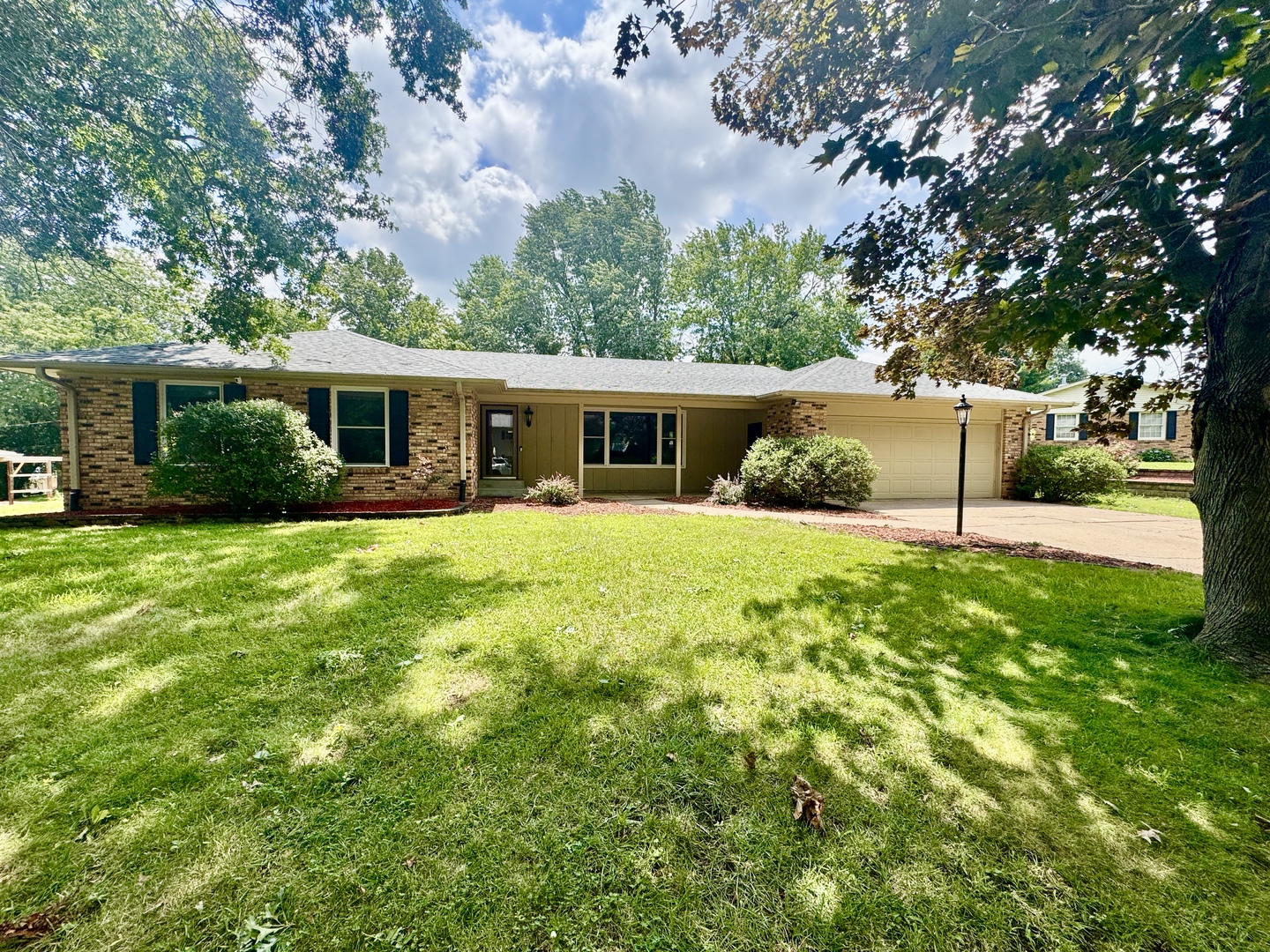 Homes for sale in Aledo, IL | 314 Oakview Dr, Aledo, IL 61231 | MLS# 12692185