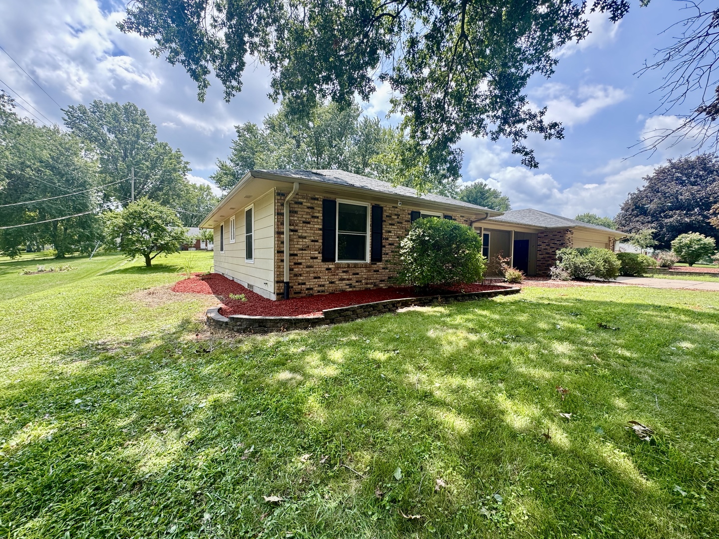 Homes for sale in Aledo, IL | 314 Oakview Dr, Aledo, IL 61231 | MLS# 12692185